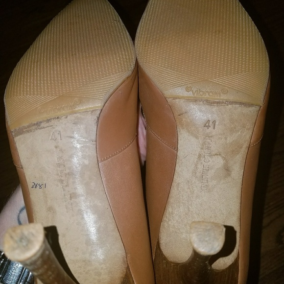 Manolo Blahnik Tan Pumps - Picture 5 of 5